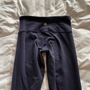 navy wunder under lulu lemon leggings